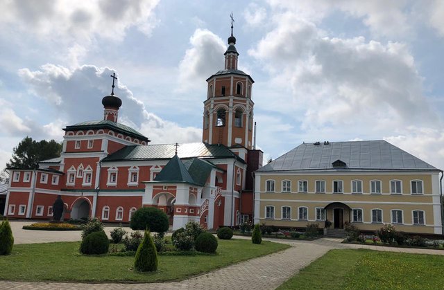 В древнем храме города Вязьмы установили окна Deceuninck